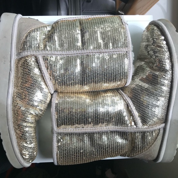 Ugg Classic Short Boot - Picture 4 of 5